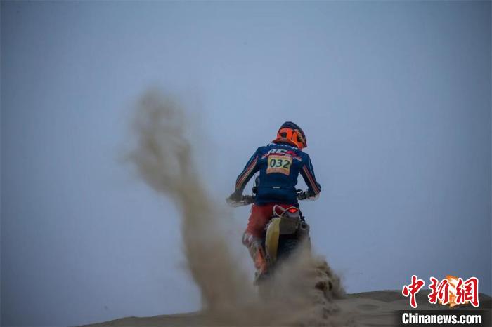 在麦盖提赛段告一段落后转场和田，SS5汽车组遇