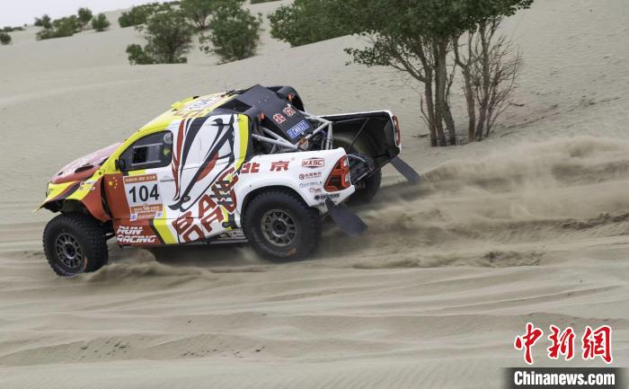 在麦盖提赛段告一段落后转场和田，SS5汽车组遇