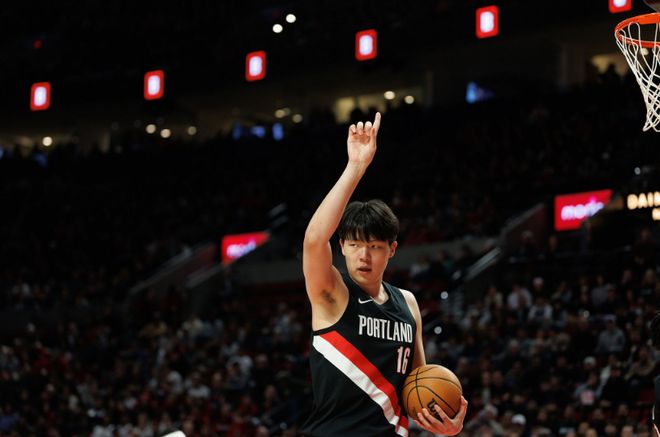 杨瀚森复出首秀亨德森创纪录开拓者大胜送步行