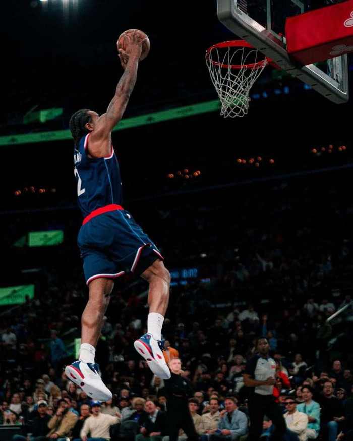 伦纳德晒近照谈生涯起伏：挺过低谷重返巅峰