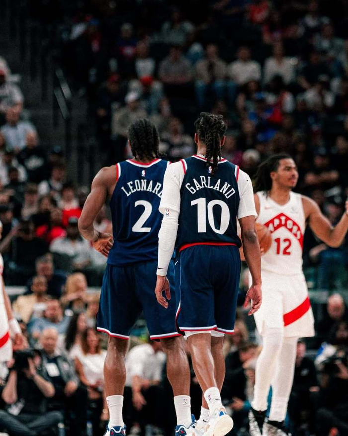 伦纳德晒近照谈生涯起伏：挺过低谷重返巅峰