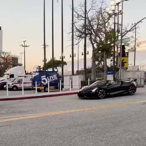 詹姆斯斥资2700万为布朗尼购置豪宅，南湾湖人战