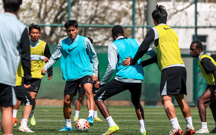 国安拉莫斯伤退引球迷猜测 俱乐部辟谣其仍在训