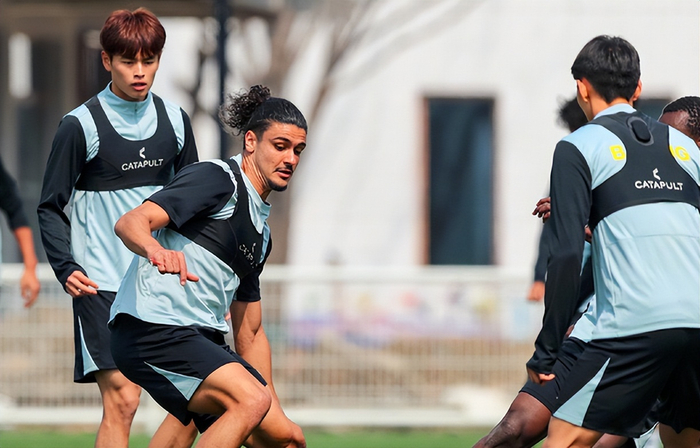 国安拉莫斯伤退引球迷猜测 俱乐部辟谣其仍在训