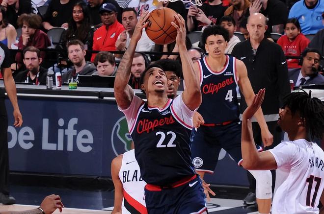 快船替补侧翼乔丹-米勒：从边缘到边缘的挣扎之