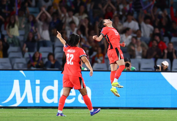 韩国女足6-0横扫乌兹别克斯坦强势挺进四强并锁